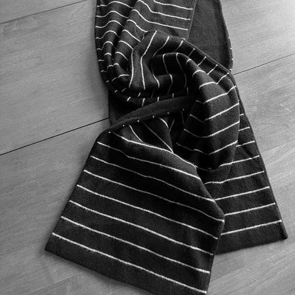 NWOT: Banana Republic Unisex 100% Merino Wool Striped Scarf - Picture 2 of 7